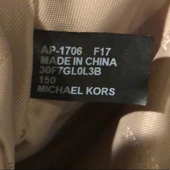 Michael Kors Signature Lydia Large Hobo Bag - Picture 7 of 7